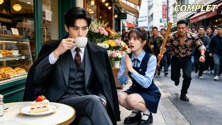 Fille fuit des méchants, supplie un inconnu. Un puissant PDG! Non seulement sauvée, elle l'épouse