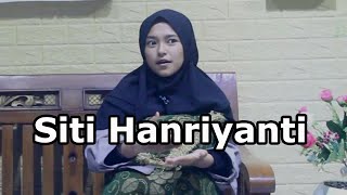 Download lagu Mengenal Lebih Dekat Santri Cantik Sholawat Siti Hanriyanti Yang Sedang Naik Daun mp3