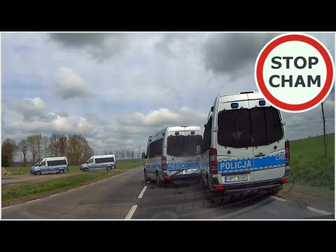 Wypadek policyjnych radiowozów na DK15