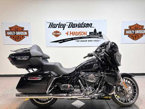 2026 FLHXL Harley-Davidson® Street Glide Limited Vivid Black Chrome Trim