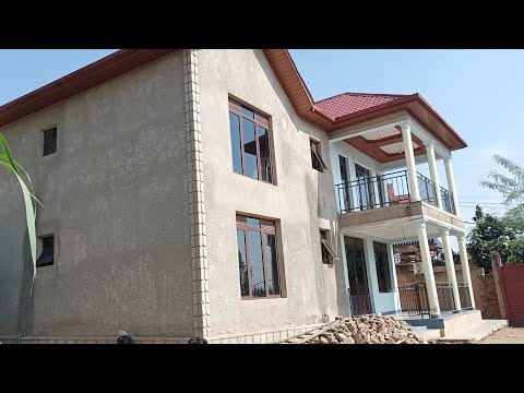 Gacuriro inzu ya Etaje ifite na Annex kdi, Burimwe ikagira amarembo yayo iri mukibanza kinini