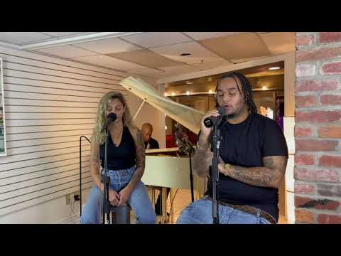 Mikezup et Melodie-Jade interprètent Quand la rue parle.