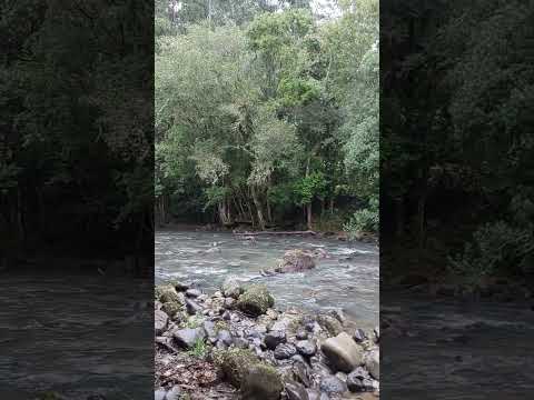 Rio das águas frias na Pousada Pedras Rollantes