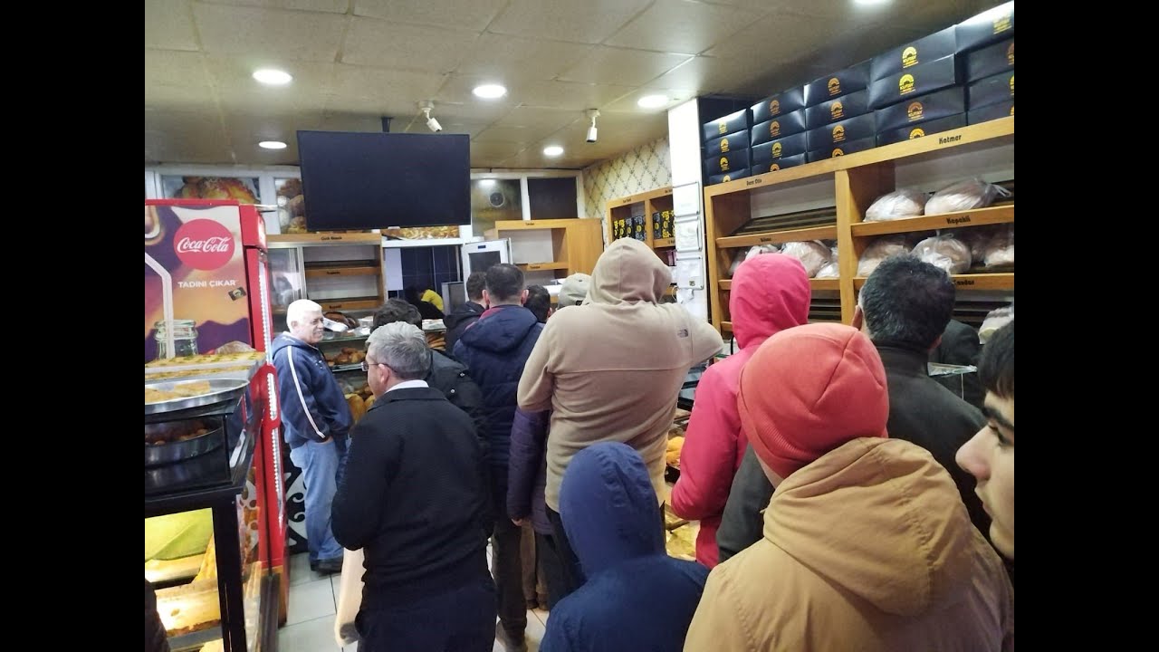 Pide kuyruklarının uzadığı ilçede vatandaş çareyi bakın nasıl buldu