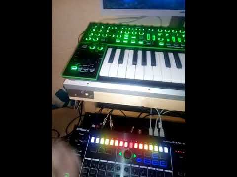 Traktor & Roland AriaMX-1 in Sync (Rotated Video)