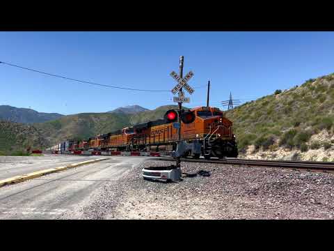 4 Trains! Two Tie-downs Released. Double Crossing Lower Sworthout Canyon! Action Packed! 4KHDR!