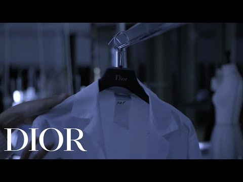 Autumn-Winter 2017-18 Ready-to-Wear Fashion Show - Midnight Blue over the Work Smocks