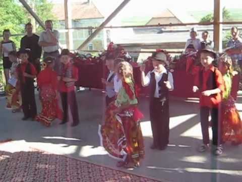 04 - Serbarea de sfarsit de an scolar - Urmenis - 21 iunie 2012 - MVI_2514.AVI