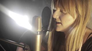 Laura James performs Bluebells - Location Music TV