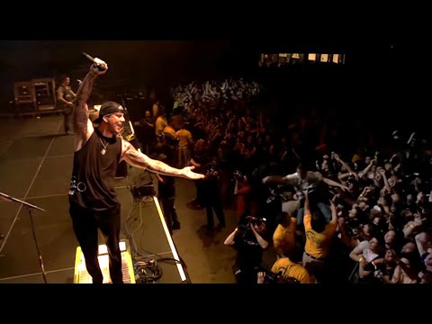Videoclip de Almost Easy (Live) — Avenged Sevenfold