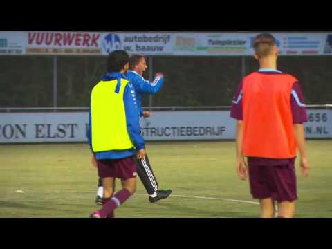 Hans Kraay jr. gaat tekeer op de training van FC Lienden