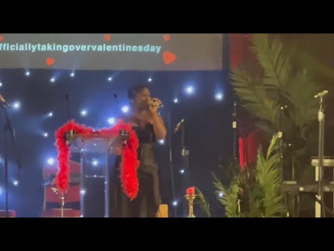 I Sang Holy By Donnie McClurkin At The Urban Music Awards !