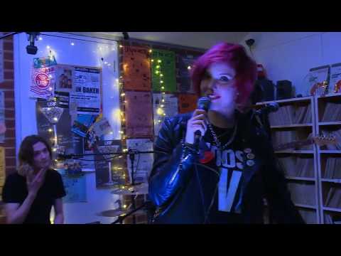 URF Live Lounge: Askers Dodge