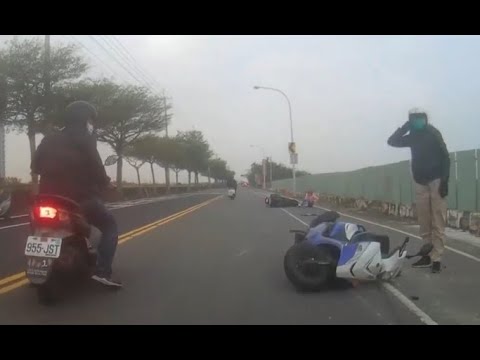 2022.01.21 Cidade de Tainan, distrito de Annan, 6º nível, Odai 17 (acidente de carro com cone de trânsito do cavaleiro direito)