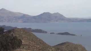 preview picture of video 'Desde el cerro Chequesani en la Isla del Sol, Lago Titicaca, Bolivia'