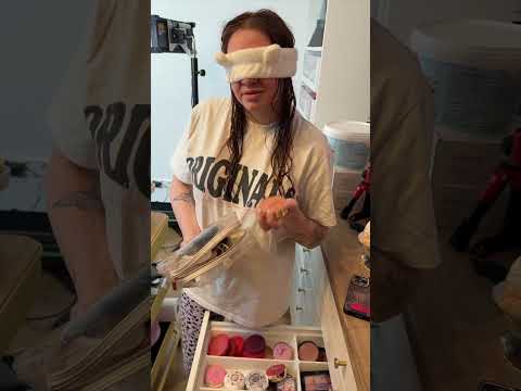 Video Thumbnail: Ich packe meine Makeup Tasche BLIND…