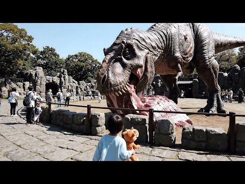 I Toured a Zoo with REAL Extinct Animals! Mammoths, Dinosaurs & Giant Bugs 😱