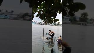 preview picture of video 'Speedboat tercepat di sungai kapuas'