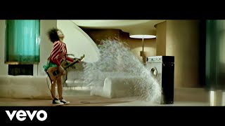 Ojos claros, labios rosas