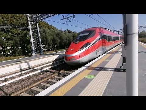 Frecciarossa 9734 in partenza dalla stazione di Desenzano Del Garda Sirmione per Milano Centrale.