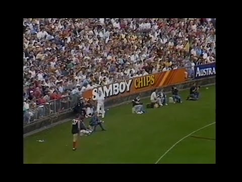 Jim Stynes kicks a goal from the boundary - Melbourne - 1987 Preliminary Final - VFL Park - VFL