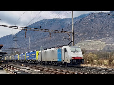 #452# TRENI MERCI - Bell’intermodale in transito a Claro, direzione tunnel di base! #alptransit 