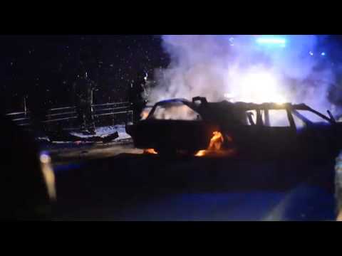 Två bilar i frontalkrock i Karlstad – båda började brinna