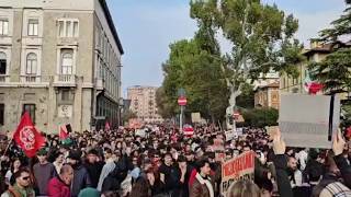 Brescia, in migliaia per lo sciopero contro il carovita