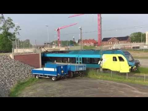ENGLISH - RR-Crossing at Emden Außenhafen // Mechanic with bells and no warning lights
