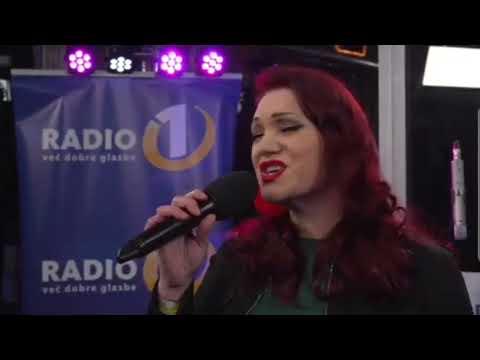 Hallelujah - Leonard Cohen (Maja Zaloznik live cover at Radio 1 )