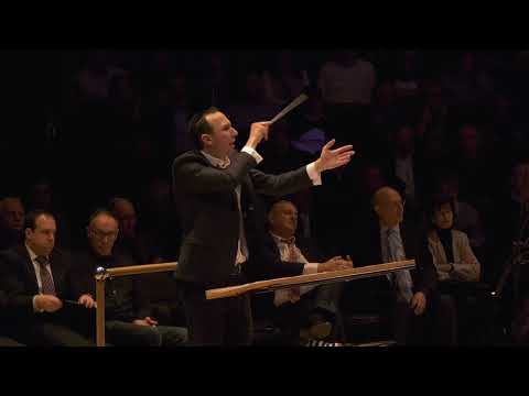 Vehi Sheomdo - והיא שעמדה | Cantor Yisrael Nachman Singing in Manchester