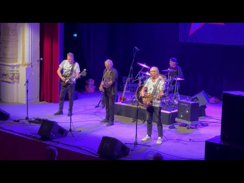 The Rattles rock the New World