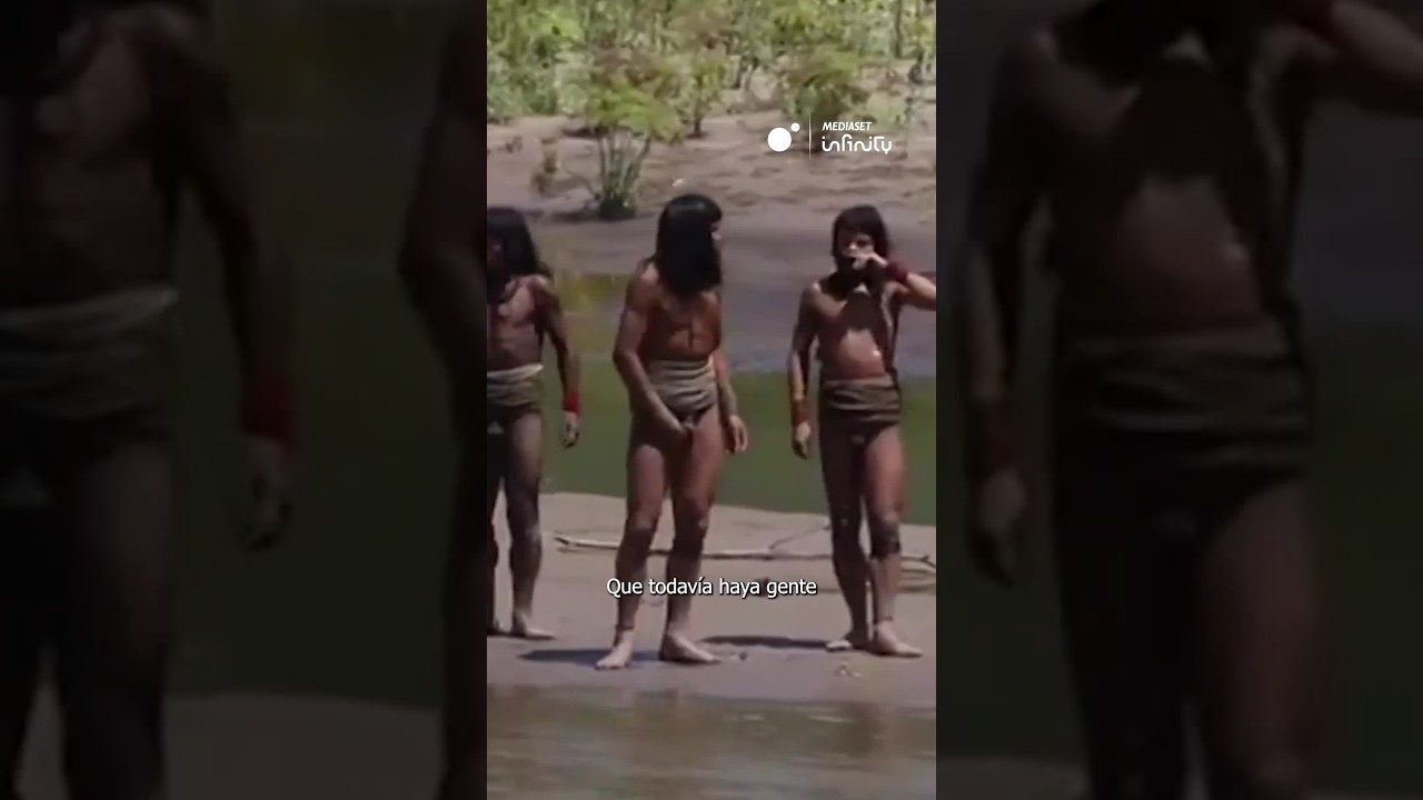 Las impresionantes imágenes de la tribu que vive como en la Edad de Piedra
