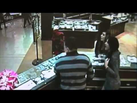 Jewelry store thief runs out store with $85,000 Rolex bracelet