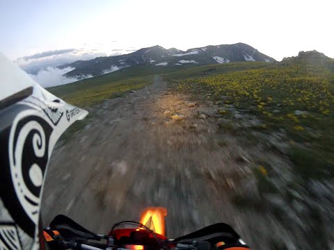 Chasing Mia - Kingston through the clouds