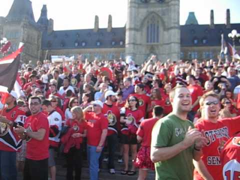 Sens Conf Finals 2007 - Crowd Parliament Stairs