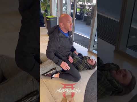 McDojo Short: Brazilian Jiu-Jitsu Blackbelt Subdues Attacker Until Police Arrive #jiujitsu