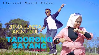 Download lagu IRMA JUNITA'S HILARIOUS DUET feat AKIM JOUL 'TODORONG SAYANG' mp3