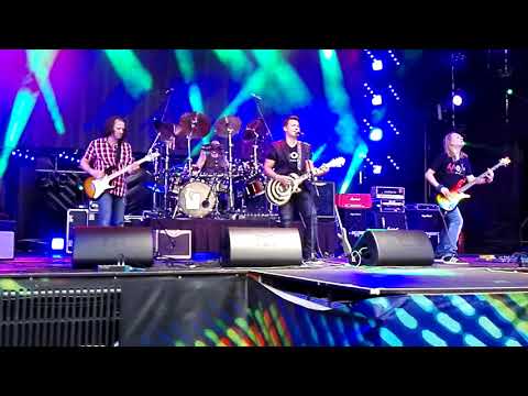 KÁOSZ Központ - Föld és ég