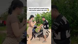 Download lagu Cewek rok mini naik motor #video #funny #videoshort #feedshorts #lucu mp3 Download lagu Cewek rok mini naik motor #video #funny #videoshort #feedshorts #lucu mp3