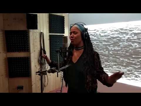 Whitney Houston - Try It On My Own (Cover By Madalena João) 2018