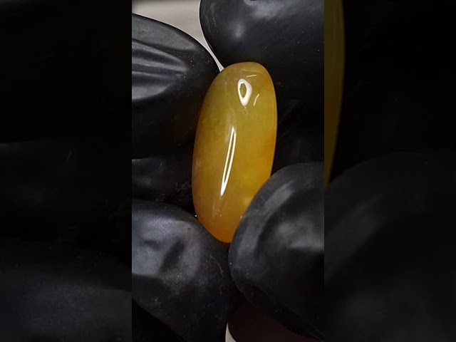 حجر عقيق اصفر طبيعي مفحوص و موثق بشهادة مختبر