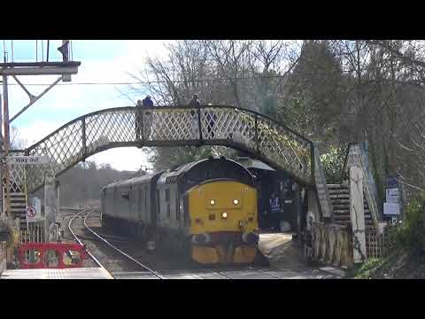 DRS 37419 arrives and departs Brundall with thrash!