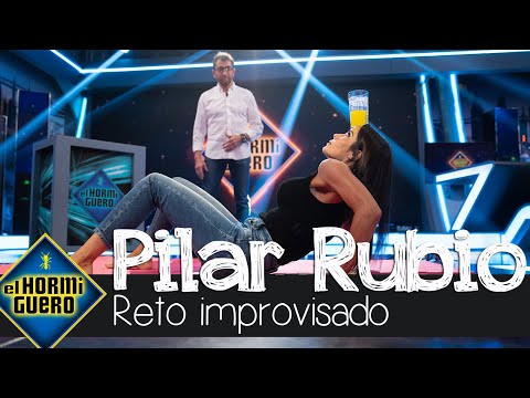 Pilar Rubio ante un improvisado reto: un vaso de zumo sobre la frente y equilibrio - El Hormiguero