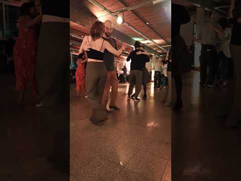 Mira, aprende, copia pasos de tango, milonga Cualquiera
