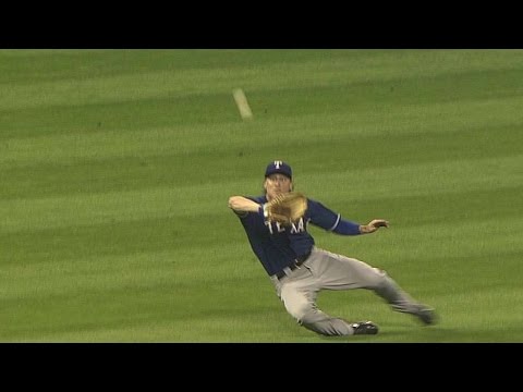 TEX@CLE: Adduci hustles to make sliding catch in left