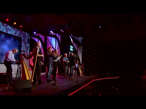 Dafydd Iwan ac Ar Log - Cerddwn Ymlaen