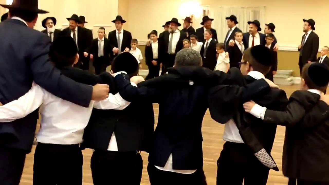 Shmuel Bassman - Se'u She'arim at a Simchas Bais Hashoeva