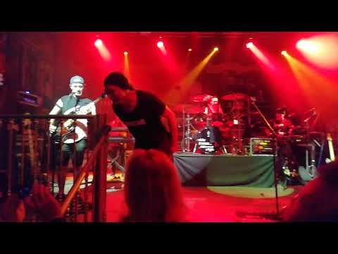 Concierto del grupo Apache  en la Mae West de Granada 2019