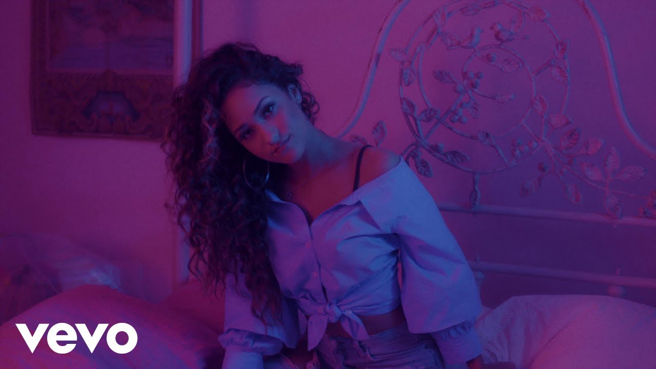 Skylar Stecker — Let It Pour